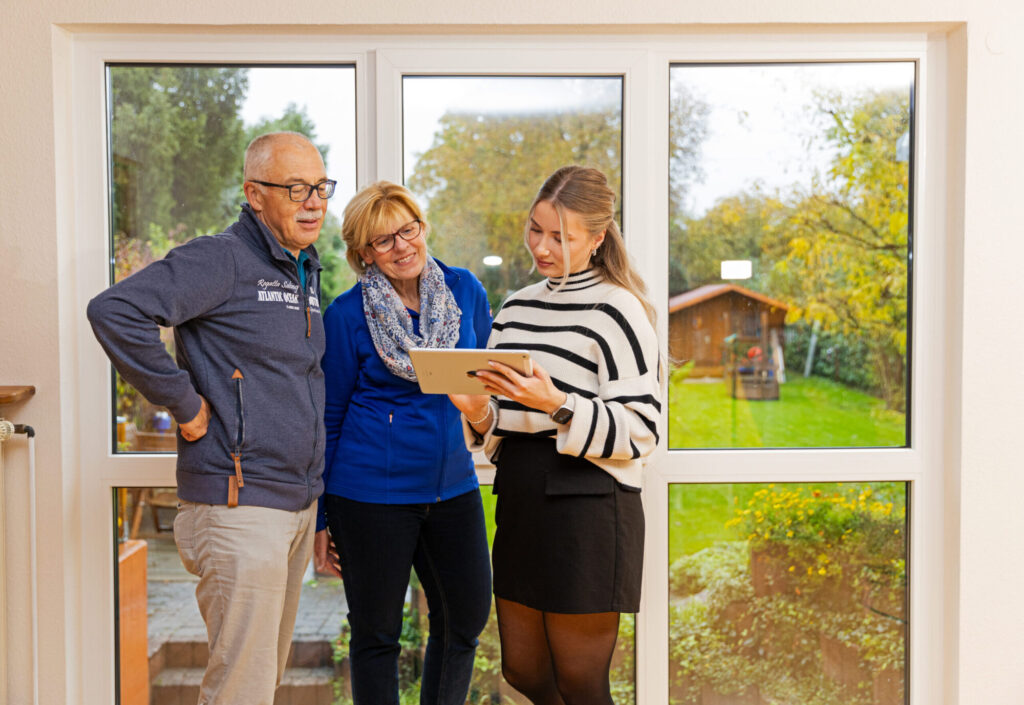 alt="Smart-Home-Beratung in Köln bei Fensterkonzepte Schulze – persönliche Planung für mehr Sicherheit und Komfort im Alltag"