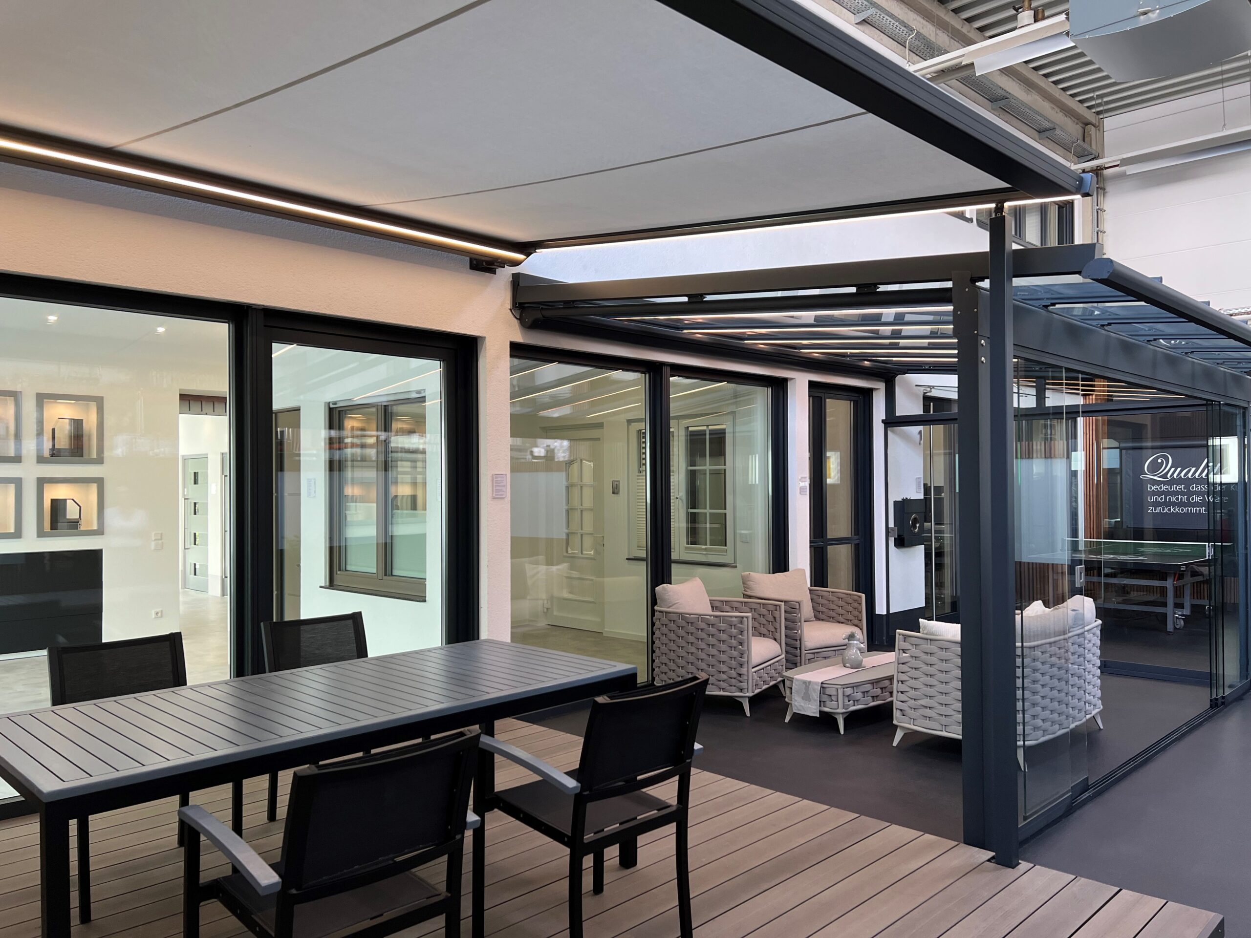 Sonnenschutz Köln – moderner Sicht- und Hitzeschutz für Fenster, Terrassen und Wintergärten mit optimalem Licht- und Raumklima.