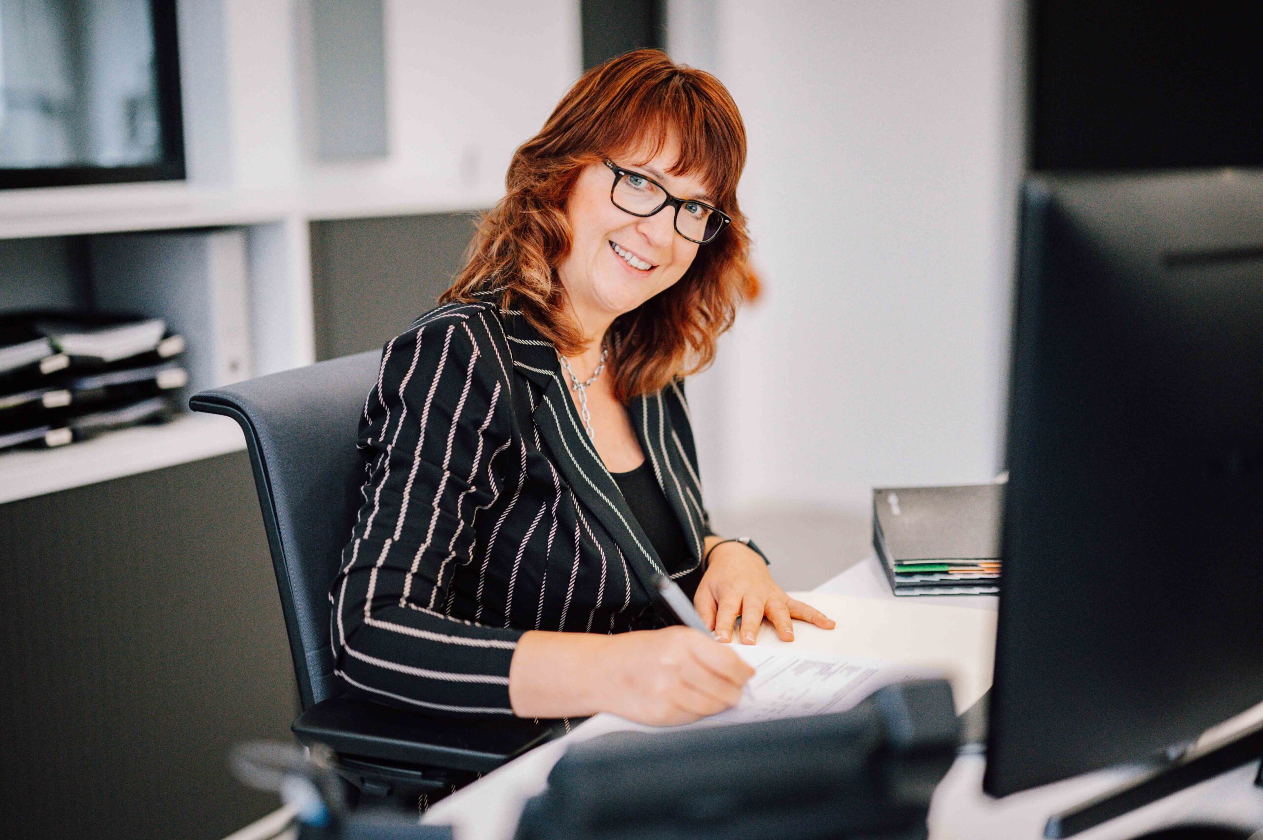 Techniker bei der Fensterwartung in Köln – professioneller Kundendienst für Fenster und Türen von Fensterkonzepte Schulze