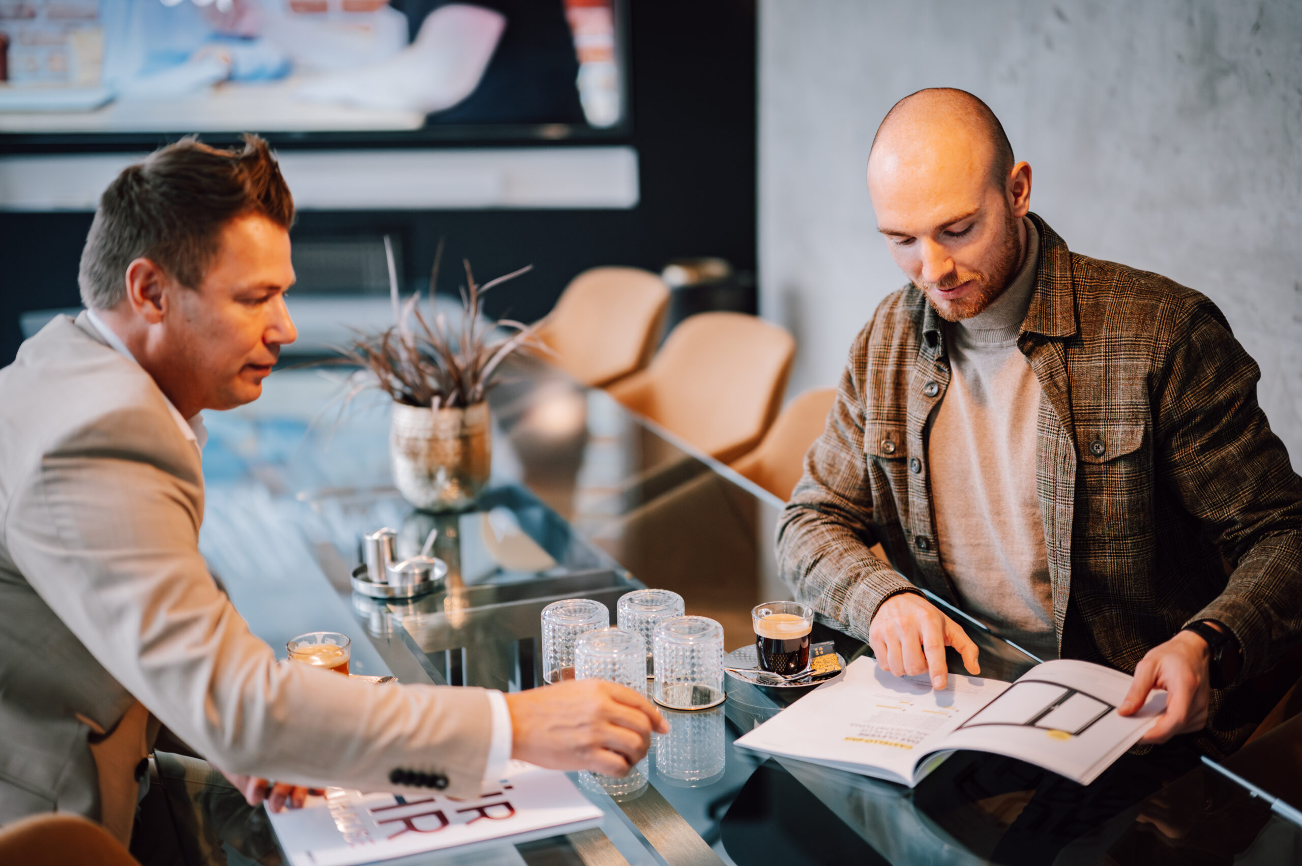 Alt-Text: Moderne Haustüren in verschiedenen Farben und Designs – persönliche Beratung direkt in Köln.