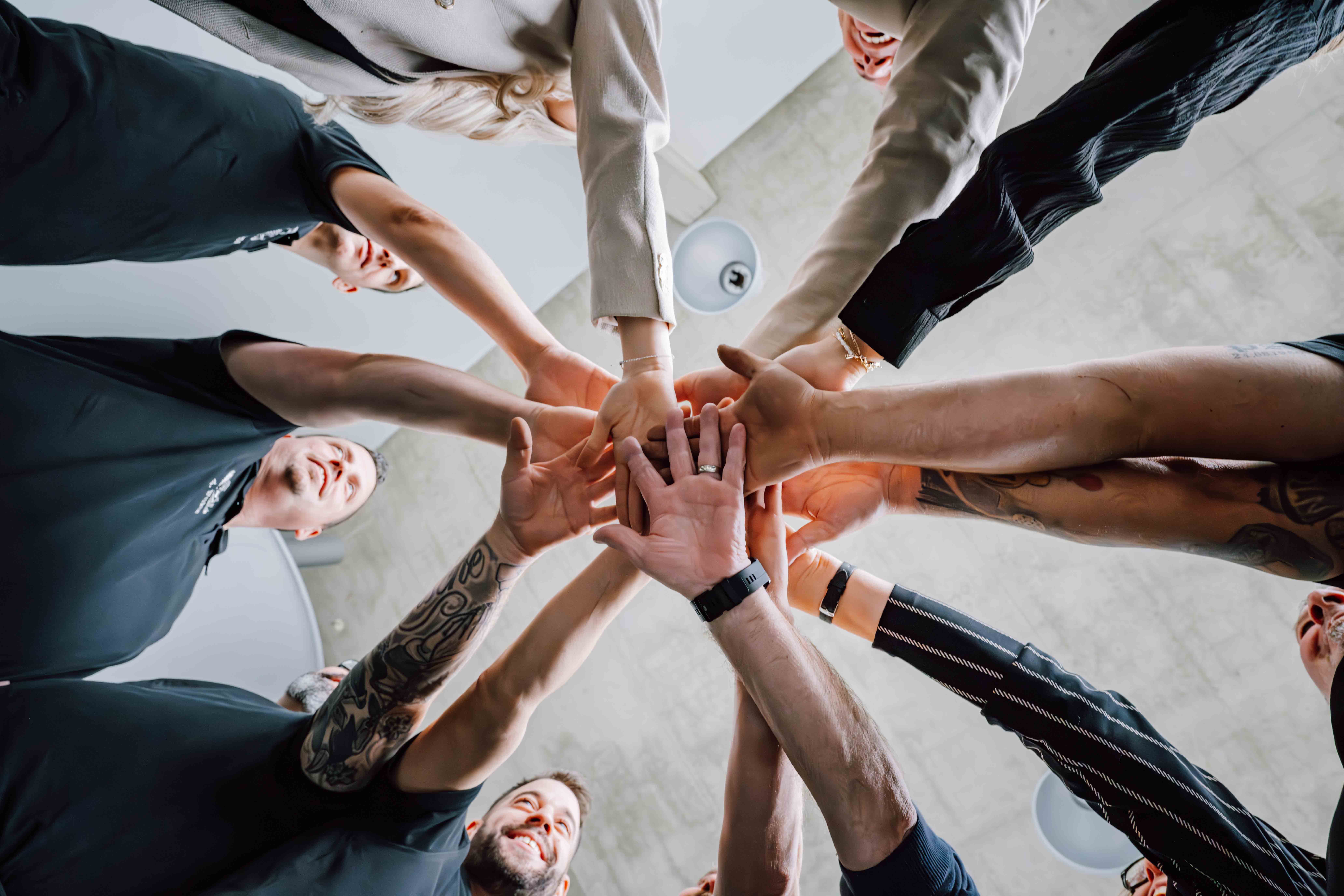 Moderne Fenstermontage vom Fachbetrieb in Köln – energieeffiziente Sanierung, präzise Ausführung und zuverlässiger Kundenservice.