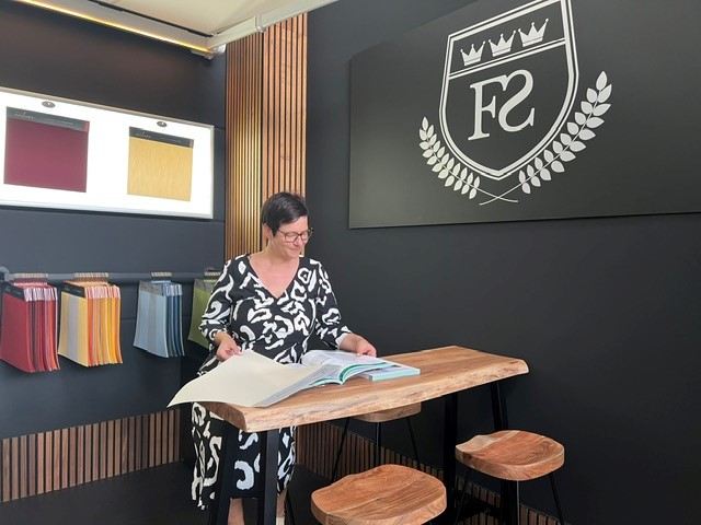 Elegante Pergola-Markise mit robuster Aluminiumkonstruktion für gemütliche Stunden im Garten