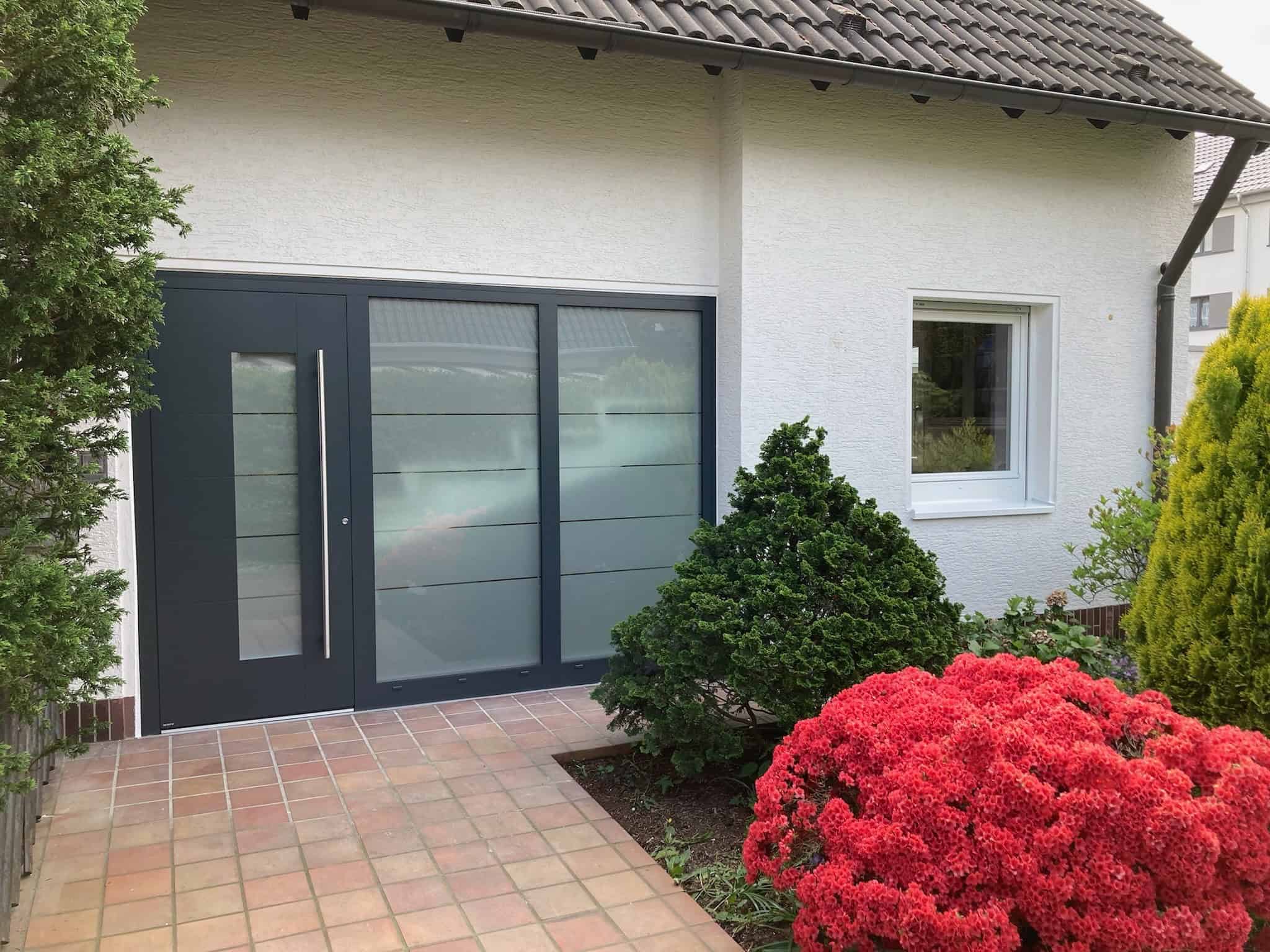 Moderne Haustür aus Aluminium in Köln – energieeffizient, sicher und individuell gestaltet von Fensterkonzepte Schulze