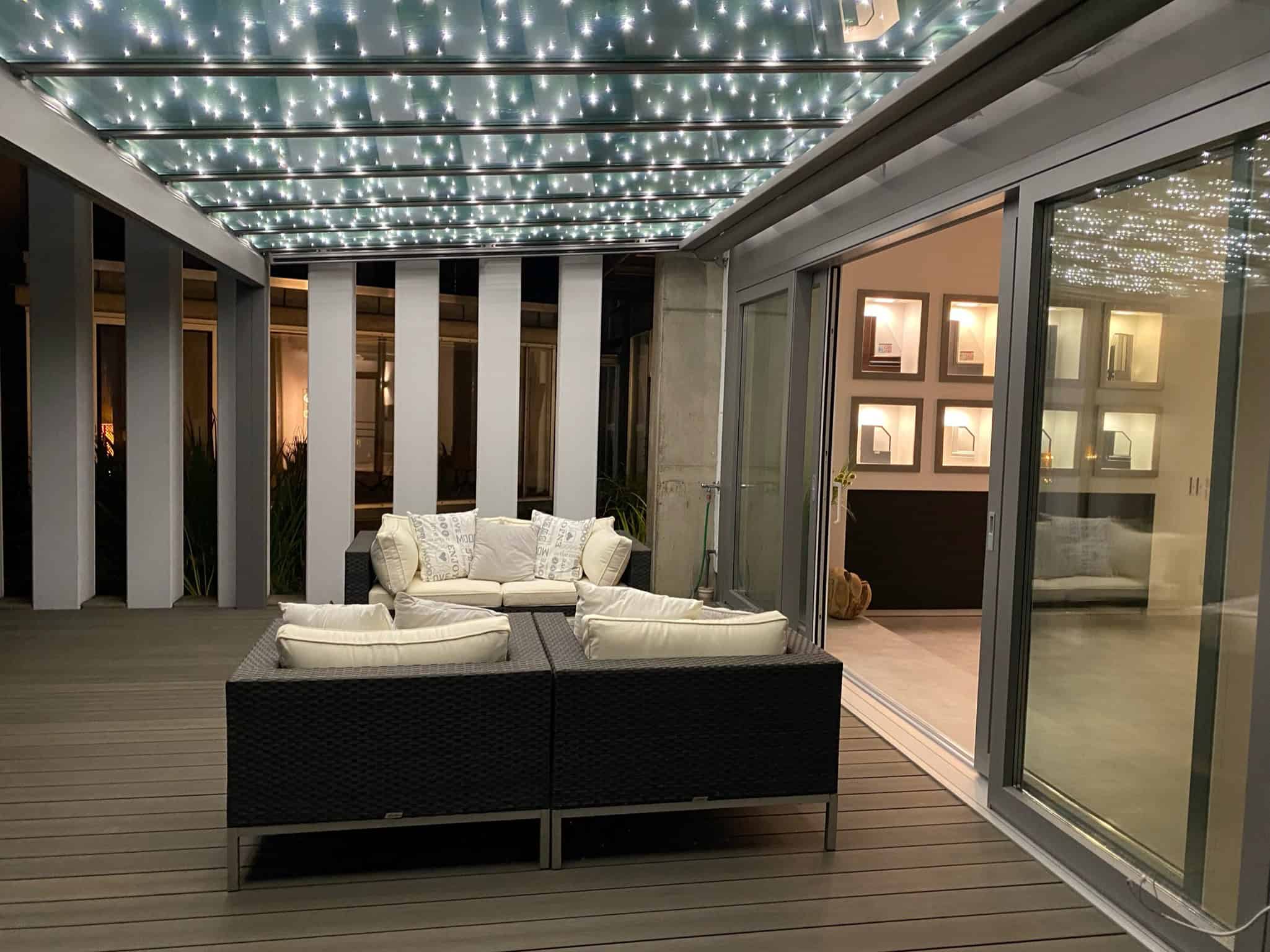 Elegantes Terrassendach in Köln – wetterfester Wetterschutz aus Aluminium von Fensterkonzepte Schulze für mehr Wohnraum im Freien