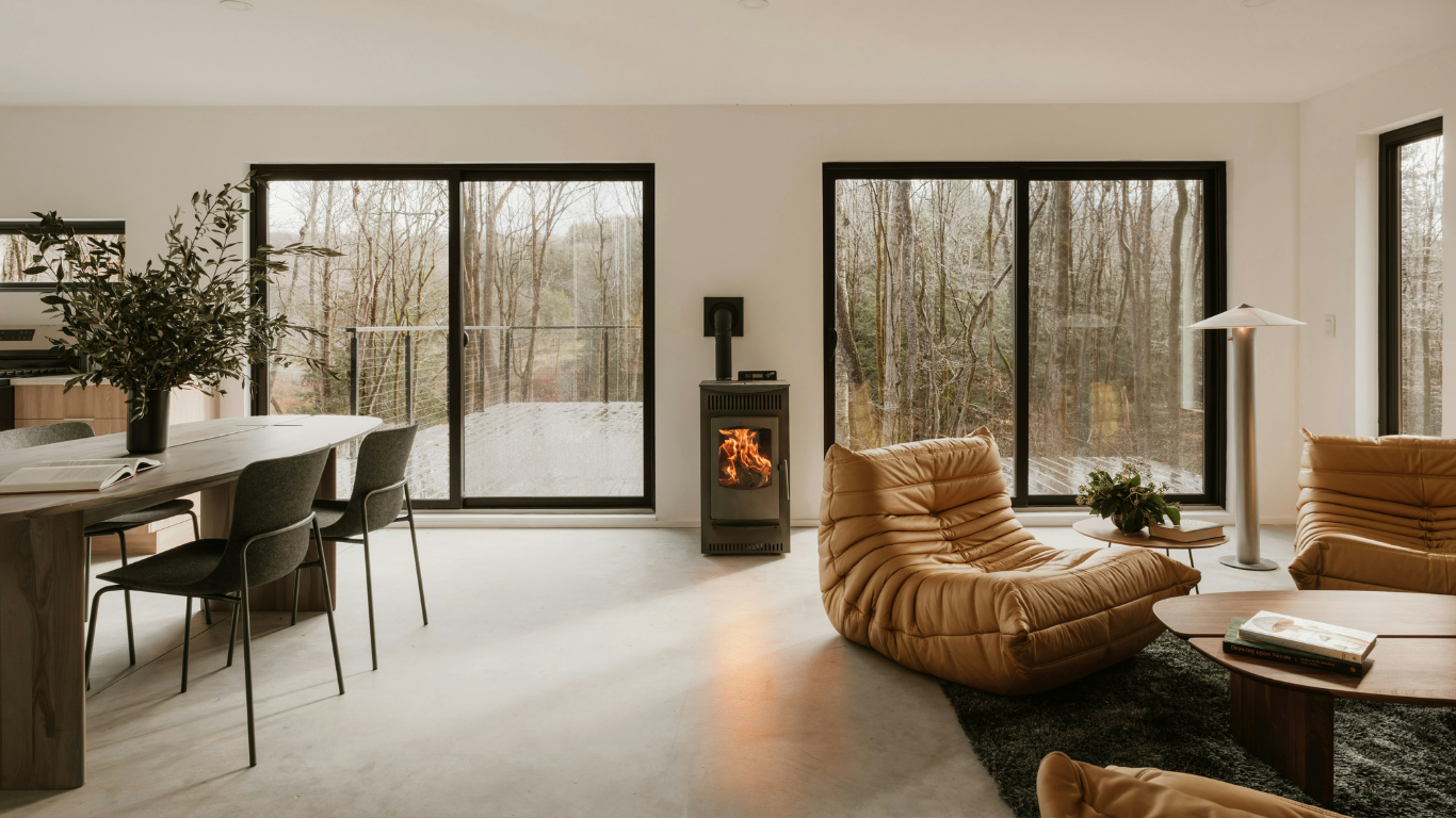 Modernes Kunststofffenster mit hoher Wärmedämmung für energieeffiziente Sanierung im Eigenheim