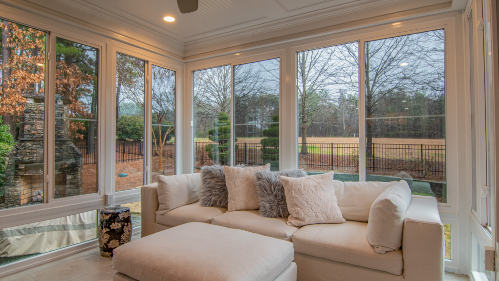 Kunststoff-Aluminium-Fenster von WERU mit moderner Optik für energetische Sanierung in Köln